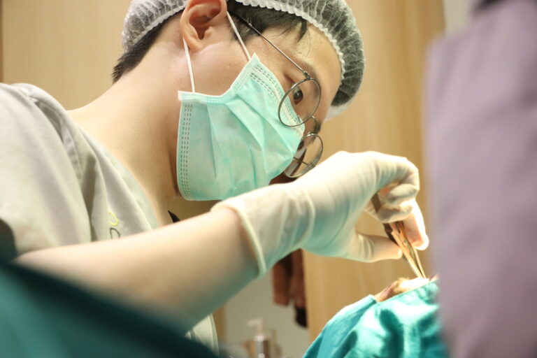 ทำตาสองชั้น หมอฮอลล์ 1